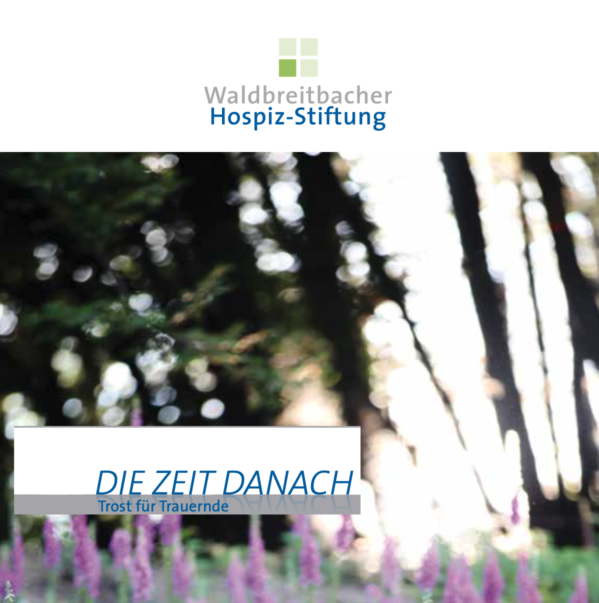 Logo der Waldbreitbacher Hospiz-Stiftung über unscharfem Waldhintergrund mit lila Blumen und Text 'DIE ZEIT DANACH Trost für Trauernde'